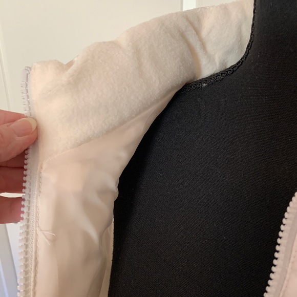 ❄️🤍 GAP Puffer Vest ❄️🤍 - Picture 6 of 16